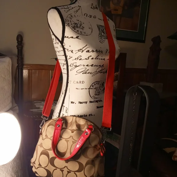 COACH  A1381 F22941 Ltd. Ed. Daisy Signature Crossbody/Tote- Khaki, Raspberry - Picture 4 of 16